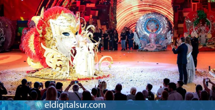 Gala del concurso de Reina de los Mayores en el Recinto Ferial de Santa Cruz de Tenerife