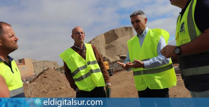 El consejero Narvay Quintero visita el muelle de Tajao en Arico