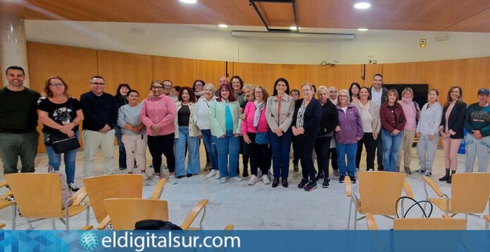 Ana Dorta y Carmen Teresa González presentan el programa de empleo para vecinos mayores de 52 años en Guía de Isora
