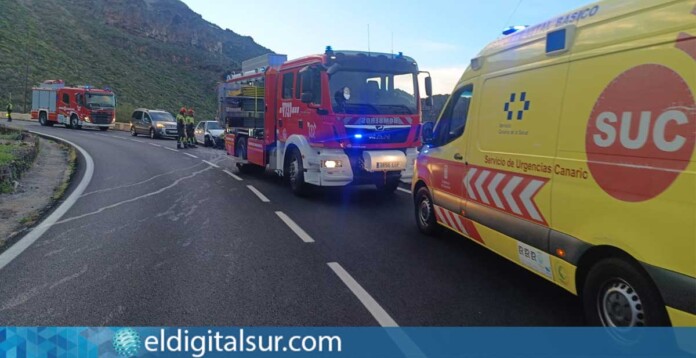 Una ambulancia y efectivos del Consorcio de Bomberos de Tenerife