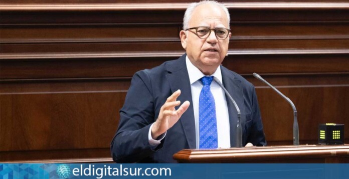 Casimiro Curbelo, portavoz de ASG en el Pleno del Parlamento de Canarias / EDS