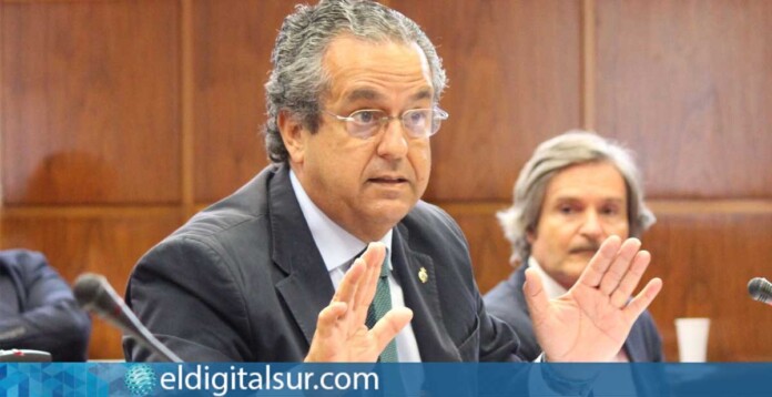 Antonio Alarcó, adjunto primero a la Diputación del Común y doctor en Ciencias de la Información
