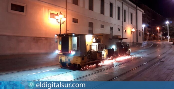 Trabajos de amolado en la Línea 1 de Metrotenerife