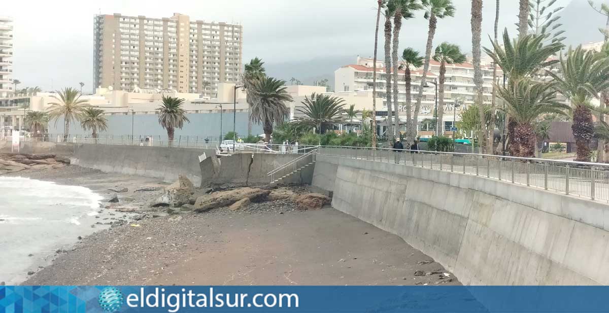 Daños en el paseo marítimo de la Playa de Los Tarajales tras el derrumbe provocado por la borrasca Therese. Foto: Mercedes Menendez.