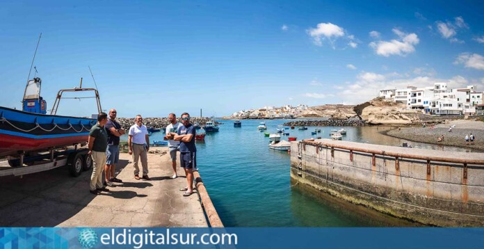 Valentín-González,-Cofradía-Tajao-160326 Valentín González visita la Cofradía de Pescadores de Tajao