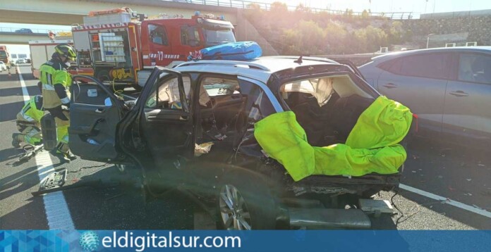 Colisión múltiple registrada a primera hora de la mañana en la TF-1, a la altura de San Isidro, que dejó tres mujeres heridas y obligó a activar un amplio dispositivo de emergencias.