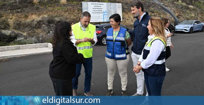 Autoridades durante la visita a las instalaciones