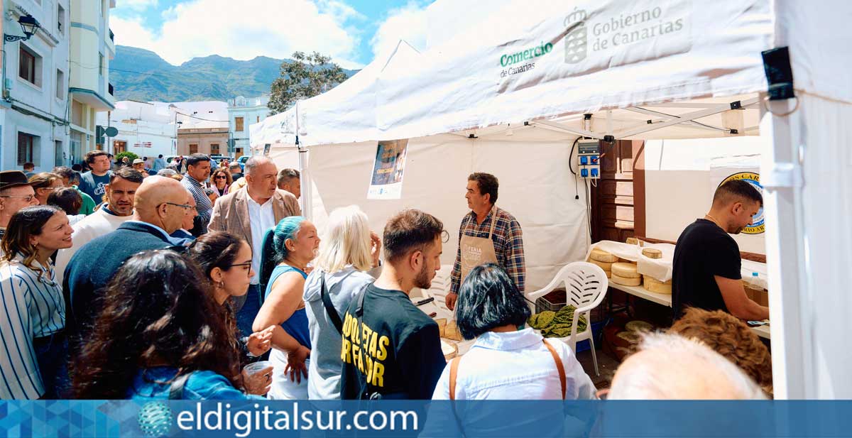 feria-del-queso-090326 Público recorre los puestos de queserías durante la novena edición de la Feria Europea del Queso celebrada en La Aldea de San Nicolás