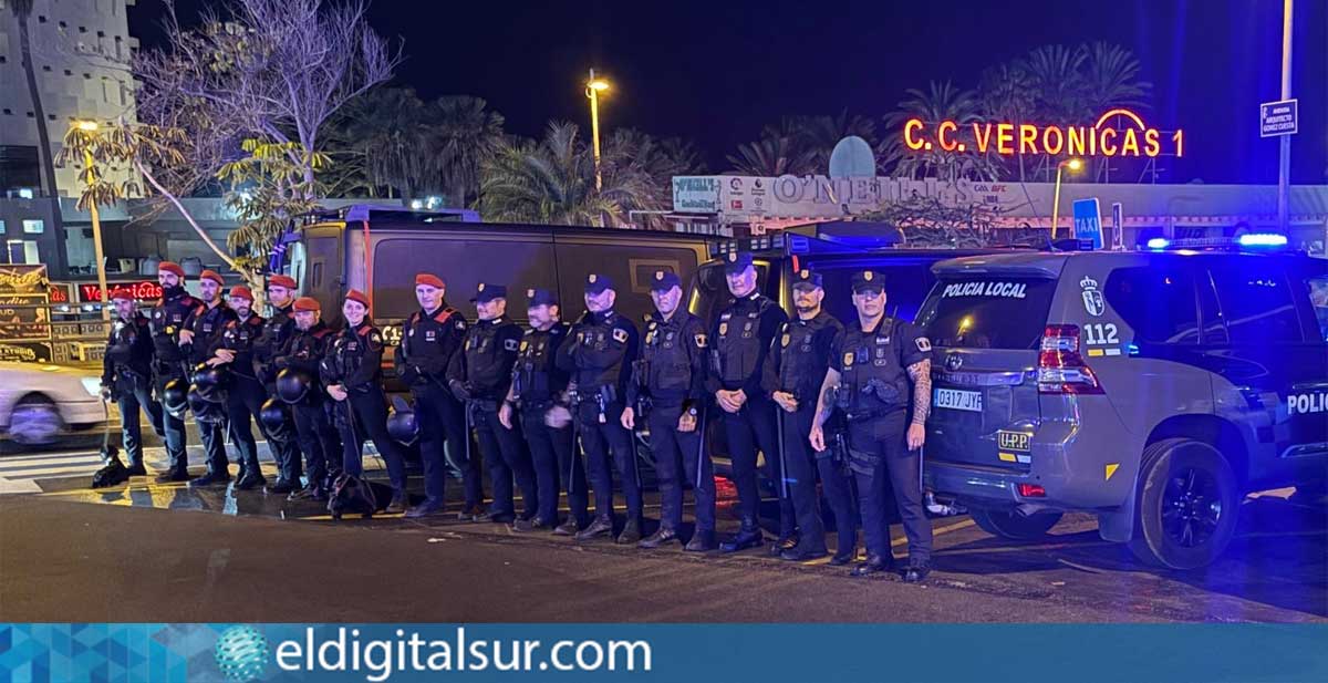 Agentes del Grupo UPP de la Policía Local de Arona y del Cuerpo General de la Policía Canaria durante el operativo de control en Las Verónicas / EDS