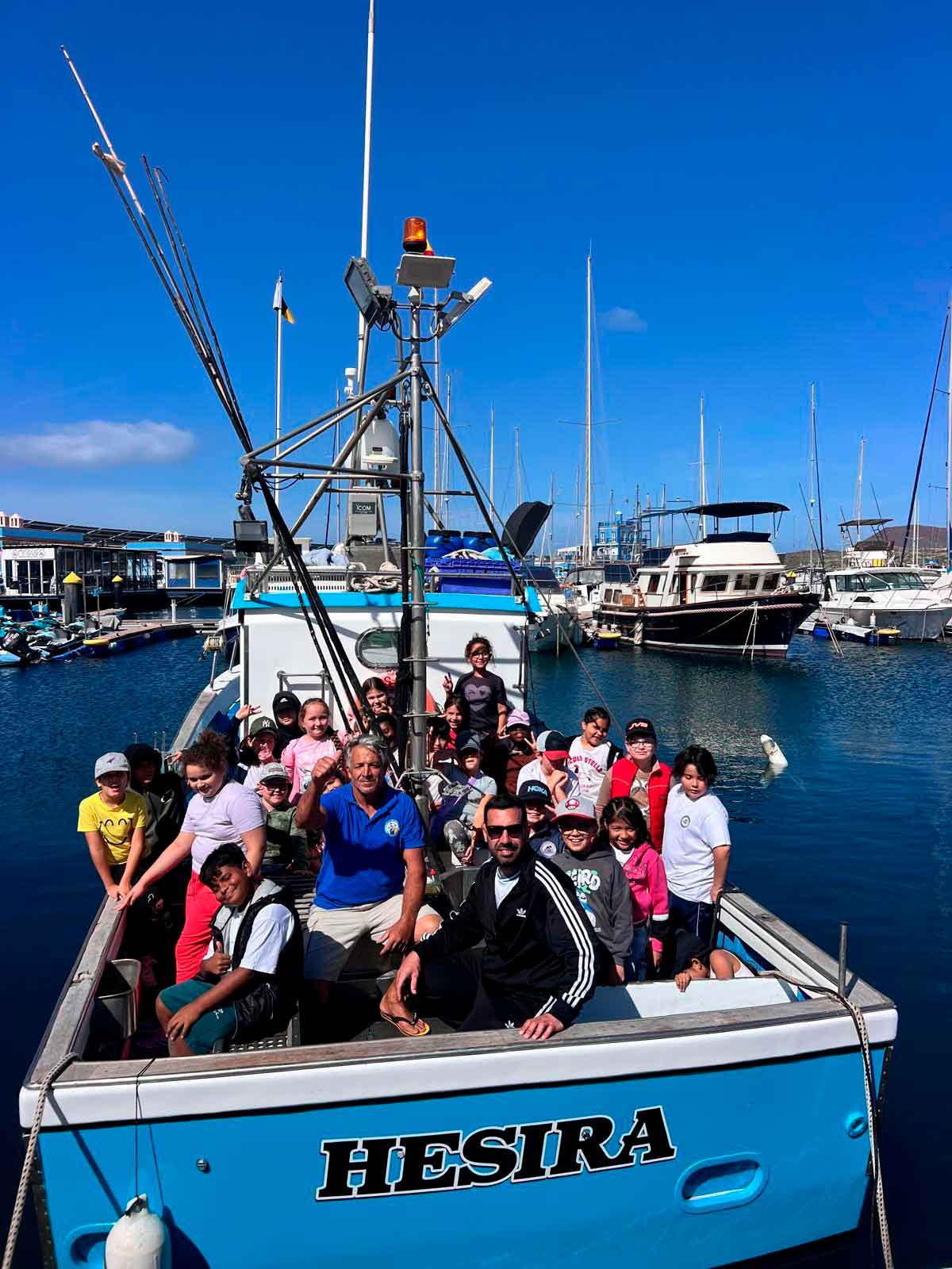 charlas educativas a bordo de un barco en el puerto de Las Galletas