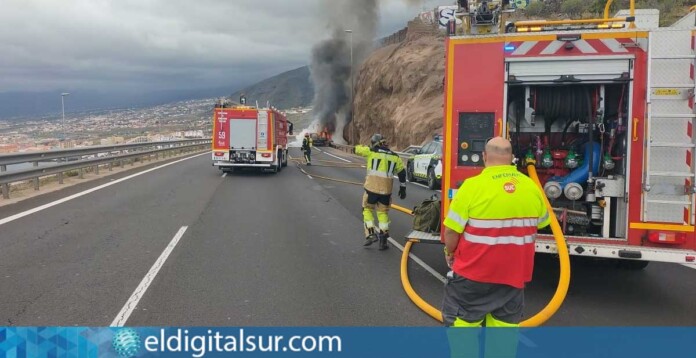 Incendio camión en Las Caletillas