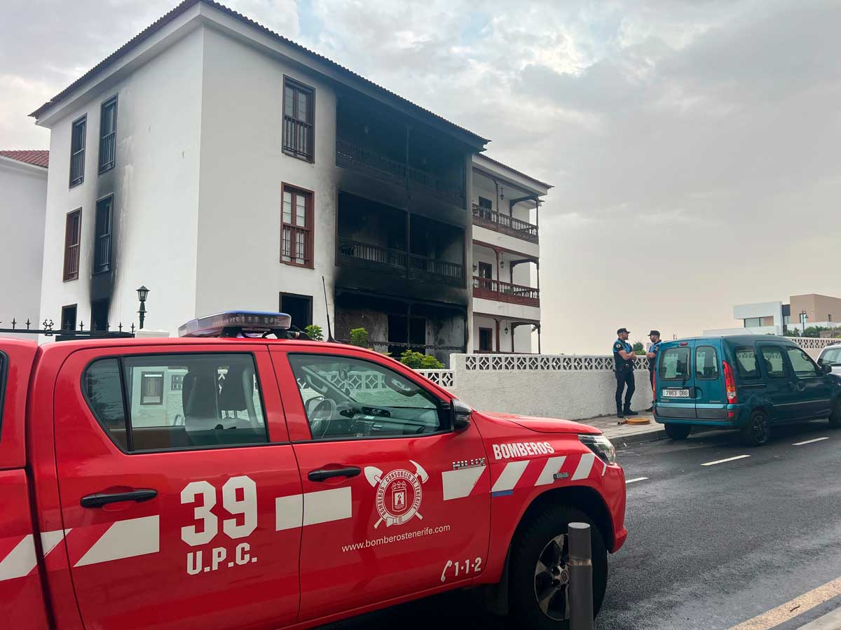 Fachada del edificio afectado por el fuego / Bomberos de Tenerife