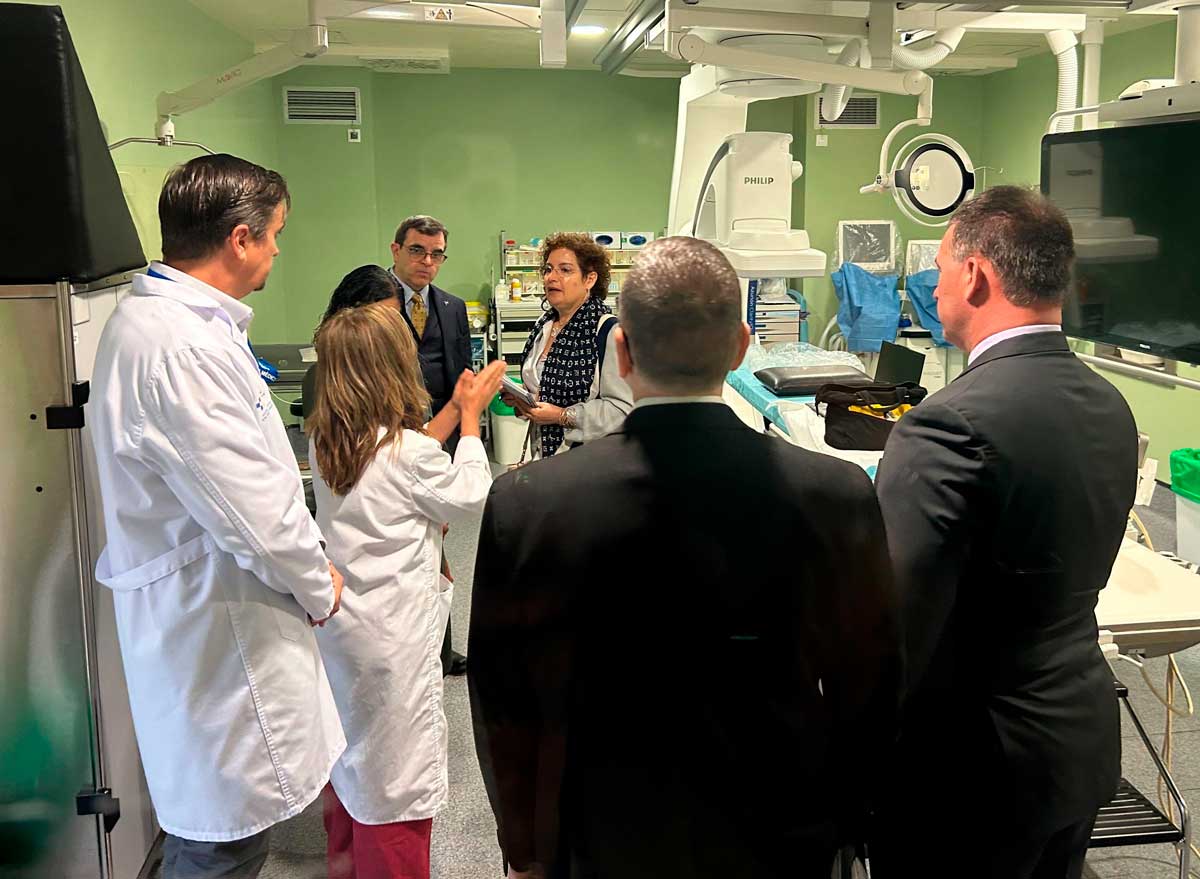 La delegación conoce el funcionamiento de las salas de hemodinámica.