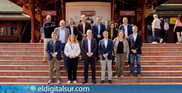 Los diputados de la Comisión de Transición Ecológica y Energía del Parlamento de Canarias durante su visita a Loro Parque Fundación.
