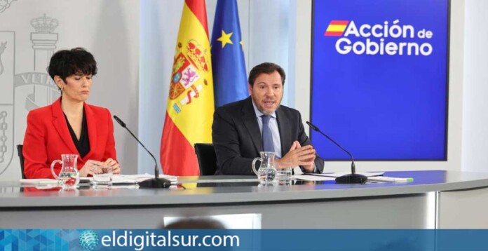 El ministro de Transportes y Movilidad Sostenible, Óscar Puente, durante la rueda de prensa posterior al Consejo de Ministros en Madrid