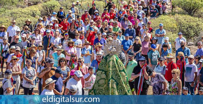 La imagen de la Virgen de La Encarnación recorre Adeje en la Rogativa histórica