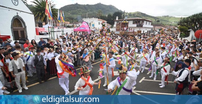 Romería-Tegueste-270426 Un momento de la LVIII Romería en honor a San Marcos Evangelista en Tegueste, con la participación de carretas, agrupaciones folclóricas y público asistente