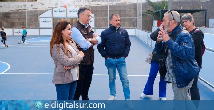 El alcalde, José Manuel Bermúdez, visita la cancha tras su reforma integral