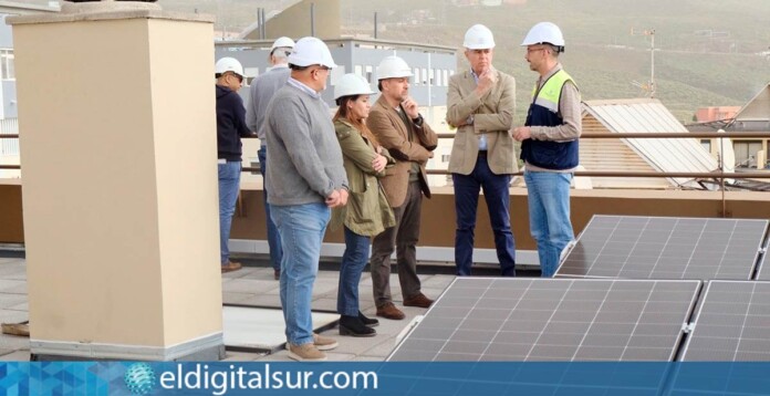 José Manuel Bermúdez, Belén Mesa y Javier Rivero recorren las obras de rehabilitación de las parcelas C-13 y C-14 en Añaza