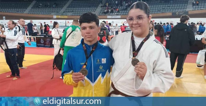 judo-medalla-200426 Judocas canarios, con Valeria Lajo y Jason Mendoza al frente, durante la entrega de medallas del Campeonato de España Escolar de Judo 2026