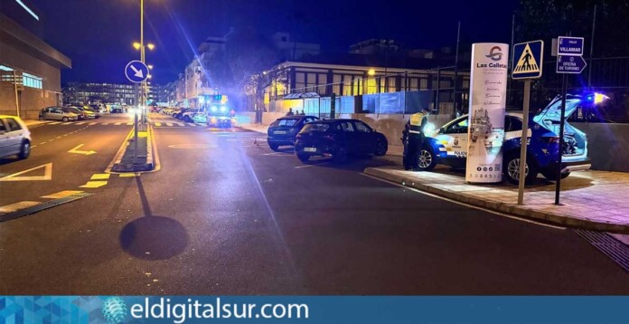 Operativo de la Policía Local de Arona durante los controles de seguridad realizados en Las Galletas.