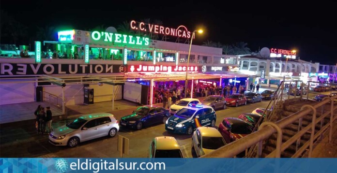 Patrulla de la Policía Nacional circulando por la zona de Las Verónicas, en Arona (Tenerife Sur)
