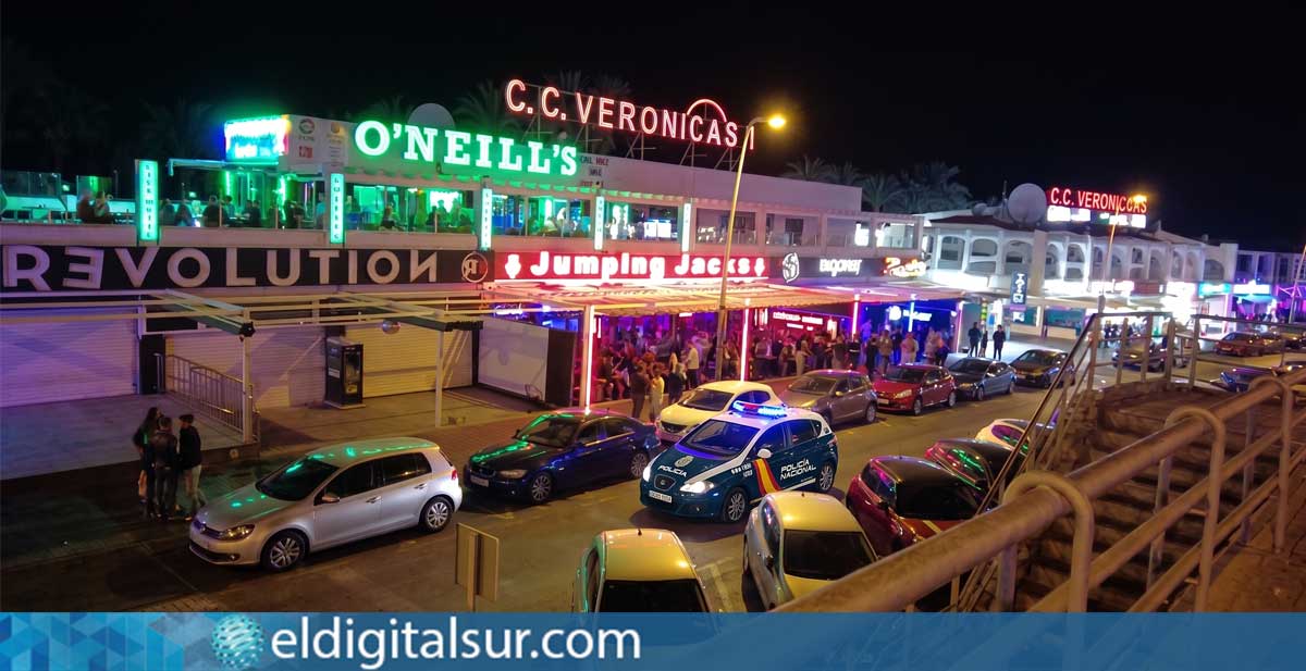 patrulla-de-la-policía-nacional-en-las-veronicas210426 Patrulla de la Policía Nacional circulando por la zona de Las Verónicas, en Arona (Tenerife Sur)
