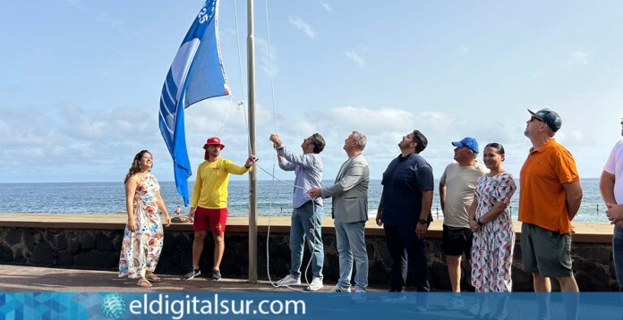Bandera-Azul-La-Laguna-070526 El alcalde Luis Yeray Gutiérrez y el concejal Ángel Chinea destacan el liderazgo de La Laguna en Banderas Azules en sus piscinas naturales