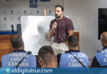 Eduardo Blasco durante una de las charlas sobre prevención de ahogamientos impartidas en Adeje