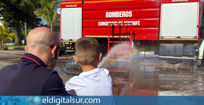 Escolares-Bomberos-de-Tenerife-070526 Bomberos de Tenerife durante los talleres con escolares de El Sauzal