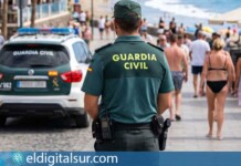 Un agente de la Guardia Civil realiza labores de vigilancia y prevención