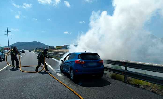 Incendio en un vehículo en la TF-1 sentido sur, en Arona