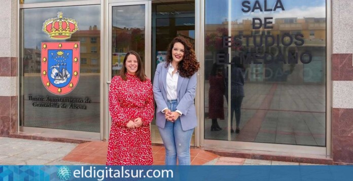 Jennifer Miranda y la ex-concejala de Juventud, Celia Navil Trujillo
