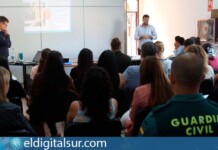 El concejal Rubén García Casañas durante la Comisión de Infancia, Adolescencia y Familias