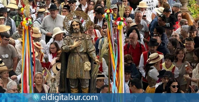 Miles de personas llenan las calles de Guía de Isora durante la 73ª Romería de San Isidro Labrador