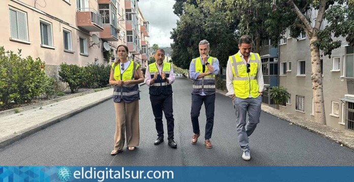 José Manuel Bermúdez, Carlos Tarife y Zaida González destacan las nuevas obras de asfaltado en La Salud