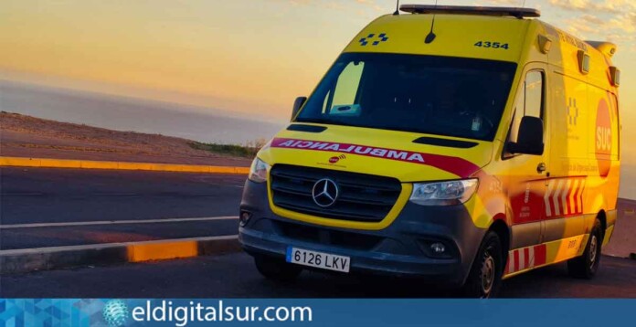 Ambulancia del Servicio de Urgencias Canario / Foto: EDS