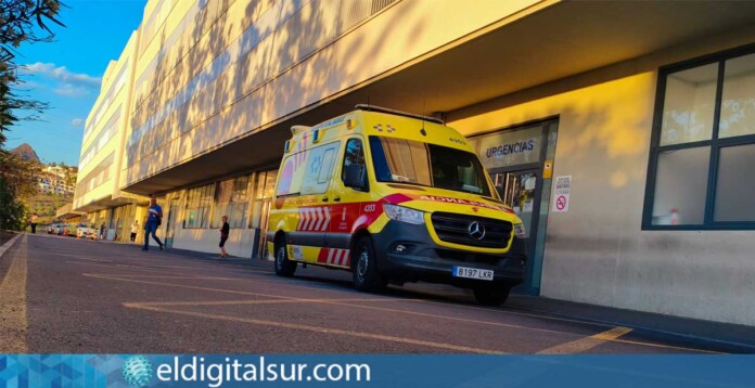 Ambulancia del Servicio de Urgencias Canario en el Hospital del Sur (El Mojón), Arona / EDS