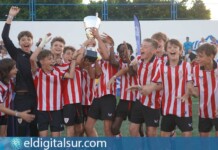 El Athletic Club celebra el título tras imponerse al Real Madrid en la final del torneo alevín en Santiago del Teide