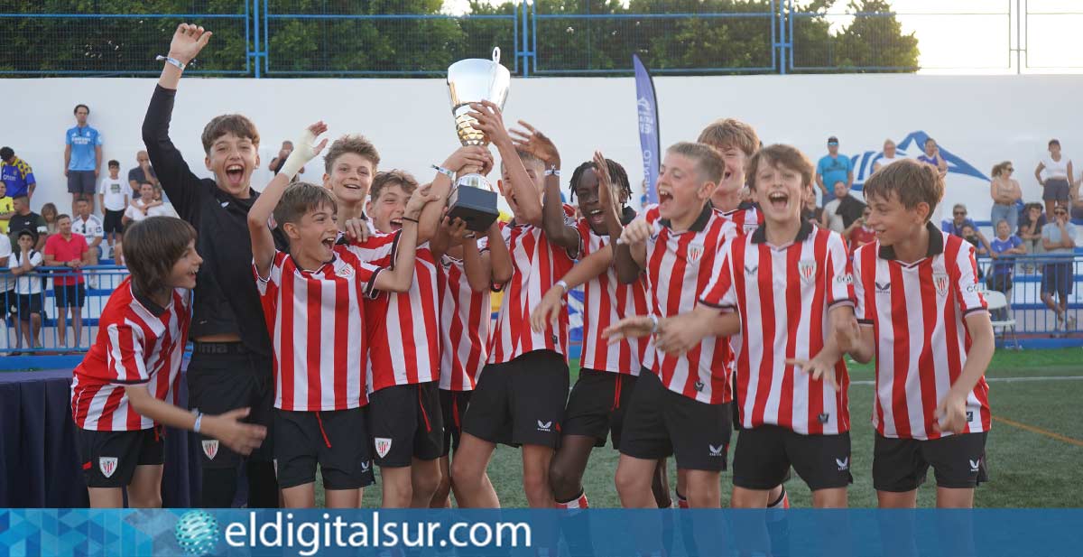 Athletic-Club-de-Bilbao-Alevín-080626 El Athletic Club celebra el título tras imponerse al Real Madrid en la final del torneo alevín en Santiago del Teide