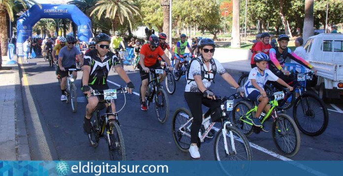 Participantes en la Fiesta de la Bicicleta en Santa Cruz de Tenerife