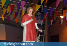 Procesión en El Retamar en honor a la Virgen del Rocío y San Lorenzo Mártir