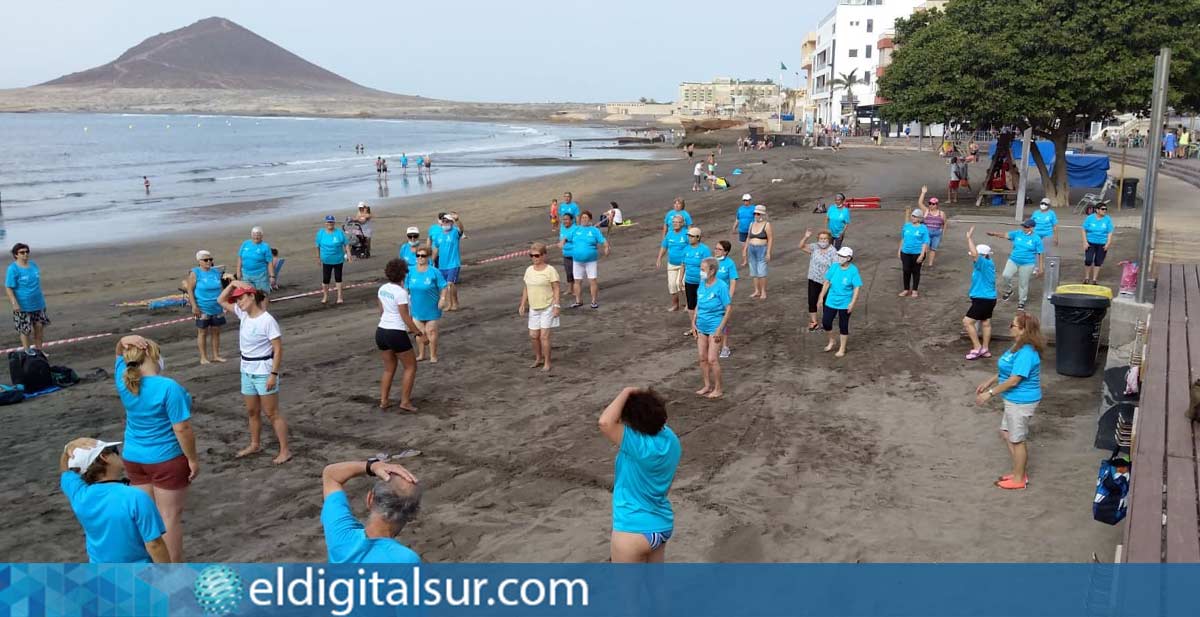 Gimnasia-en-la-playa-Granadilla-090626 Participantes en una sesión de ‘Gimnasia en la playa’ en El Médano
