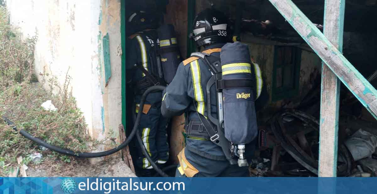 Incendio en una vivienda abandonada en la zona de San Antonio