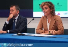 José Manuel Bermúdez y Alicia Cebrián durante la presentación de las ayudas municipales