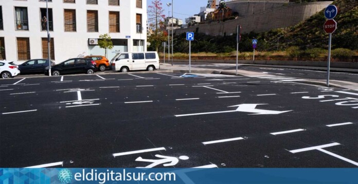 Nuevo aparcamiento provisional habilitado en el barrio de La Alegría, junto al IES Anaga, tras las obras ejecutadas por el Ayuntamiento de Santa Cruz de Tenerife