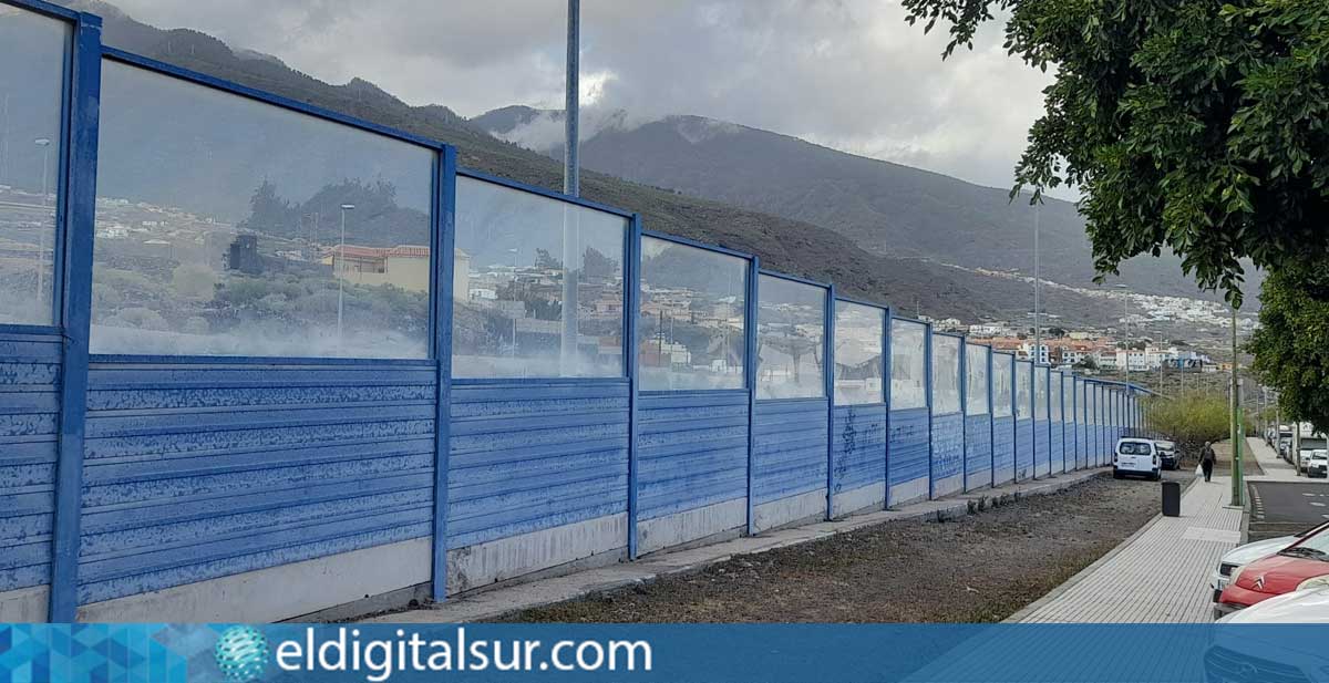 Pantalla acústica transparente en una autopista de Tenerife