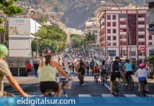 Participantes durante la Fiesta de la Bicicleta en Santa Cruz de Tenerife