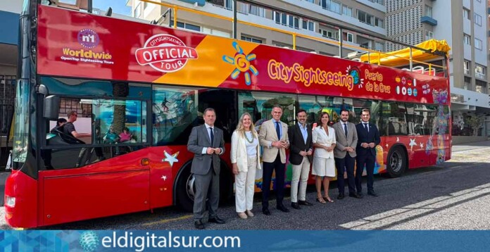 Presentación de la nueva guagua turística City Sightseeing en Costa Martiánez, Puerto de la Cruz