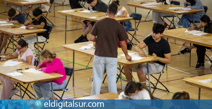 Estudiantes del sur de Tenerife realizan las pruebas de acceso a la universidad en Adeje, sede de la PAU por sexto año consecutivo